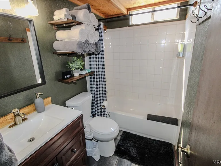 913 W Aeroplane Blvd — Photo 9