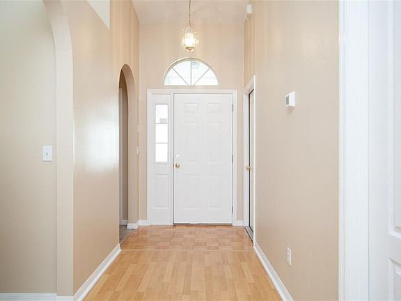 3rd image of 656 Villa Ct
