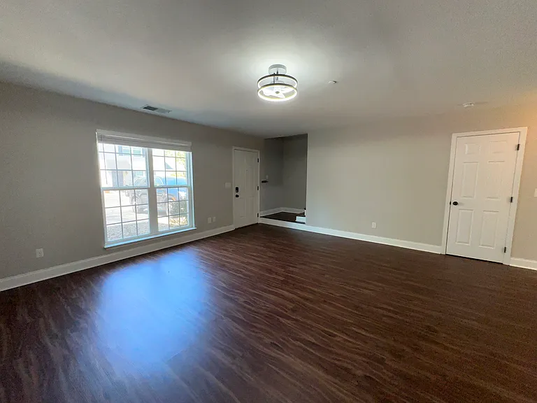 1126 Maple Tree Ln — Photo 10