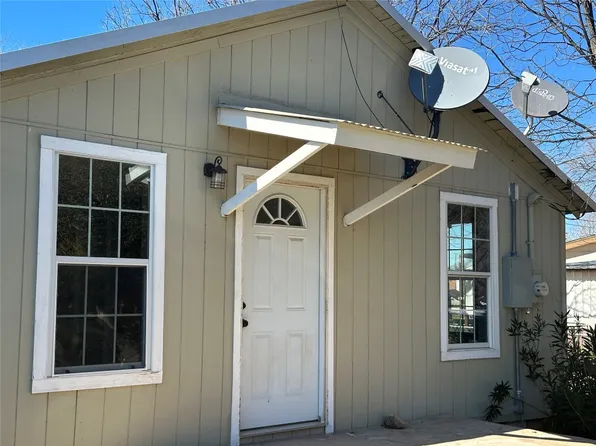 206 S 3rd St, Bangs, TX 76823