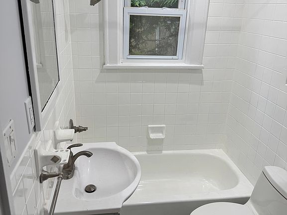 4th image of 68 S Stone Ave Floor 1
