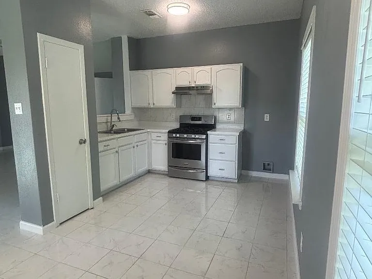 7218 Arista Dr — Photo 6