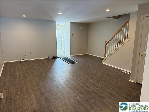 3rd image of 1600 Greystone Cir