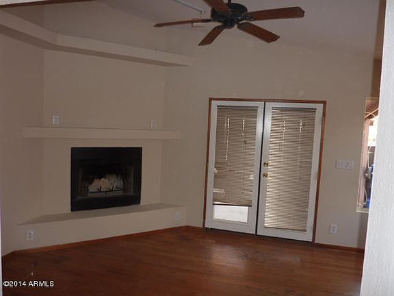 3rd image of 132 E Jasmine St