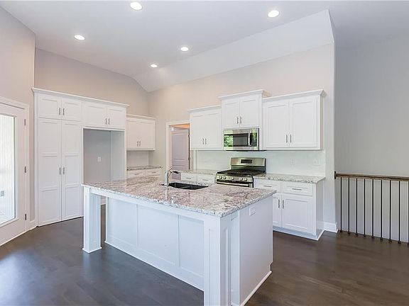 5th image of 6208 Green Hills Ln