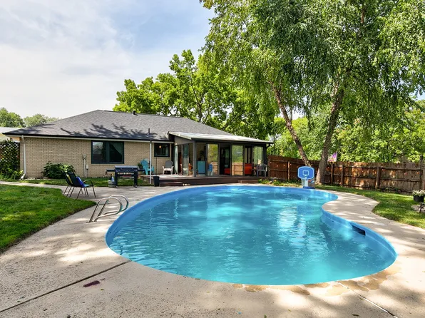 1319 NW 93rd Ct, Clive, IA 50325