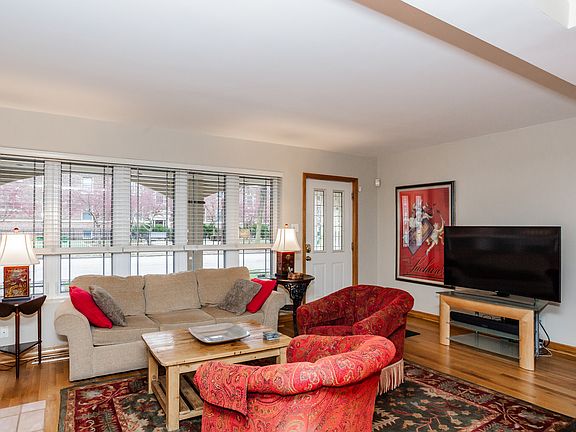 4th image of 245 S Oak Park Ave APT D