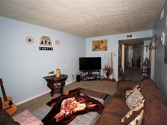 5th image of 480 Whispering Hills Dr