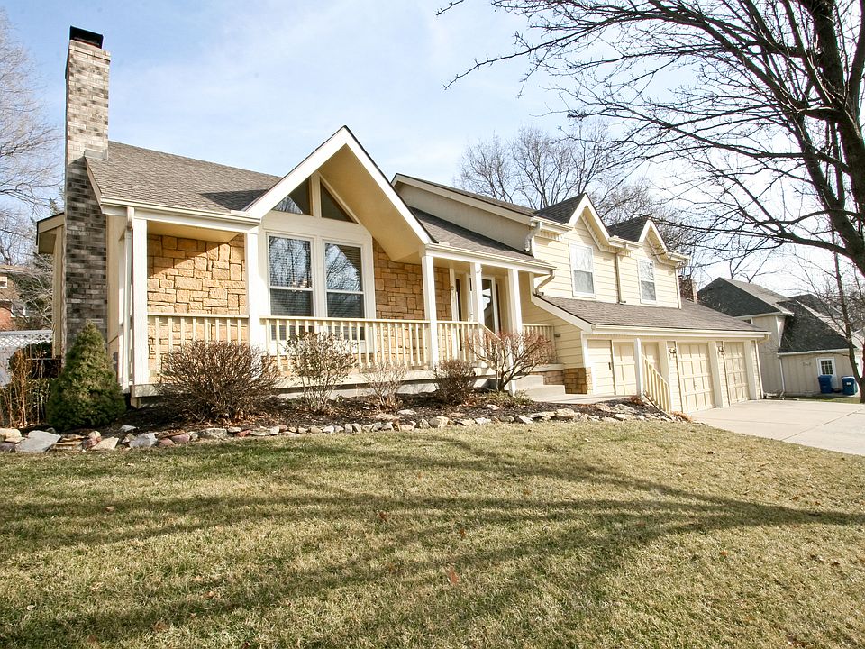 1st image of 907 N Woodridge Ln