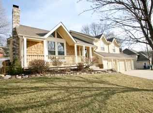 907 N Woodridge Ln, Liberty, MO 64068