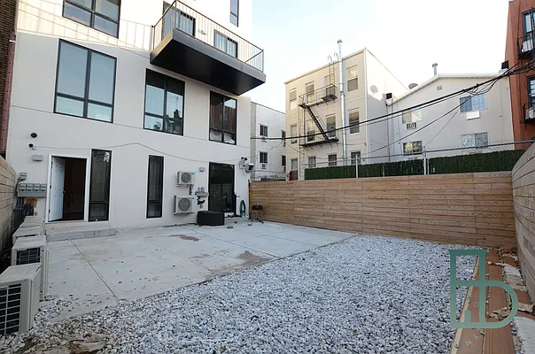 Rented by Miron Realty Group | media 28