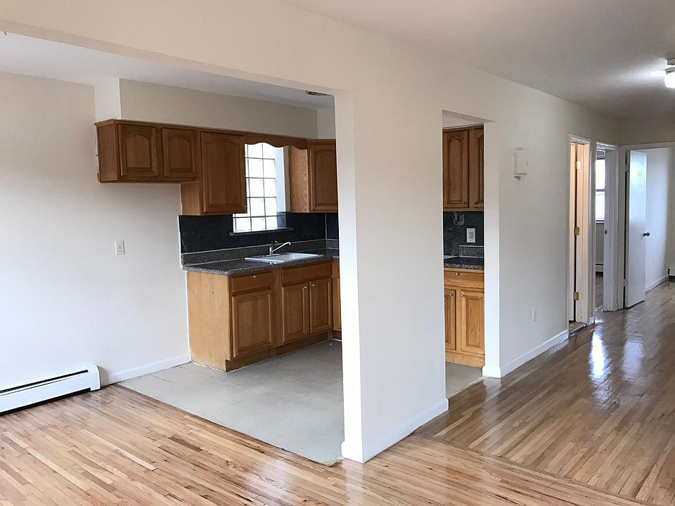 2nd image of 2277 W 7th St