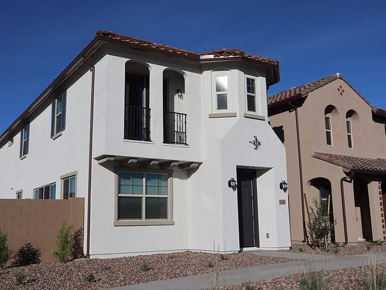 1208 E Weatherby Way — Photo 1