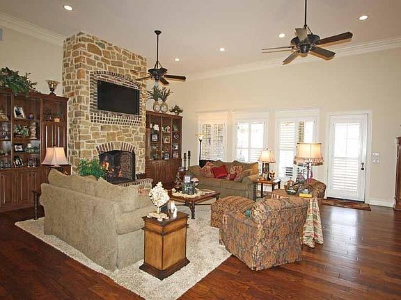4th image of 4388 Lazy Creek Dr