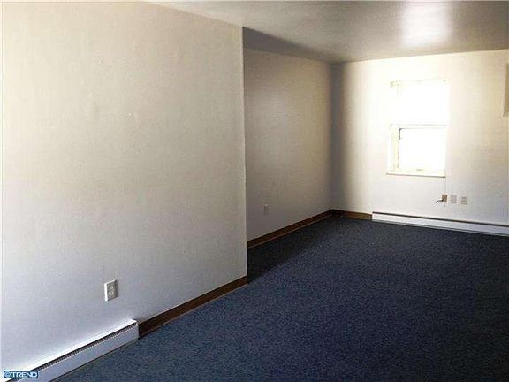 5th image of 418 Maple St