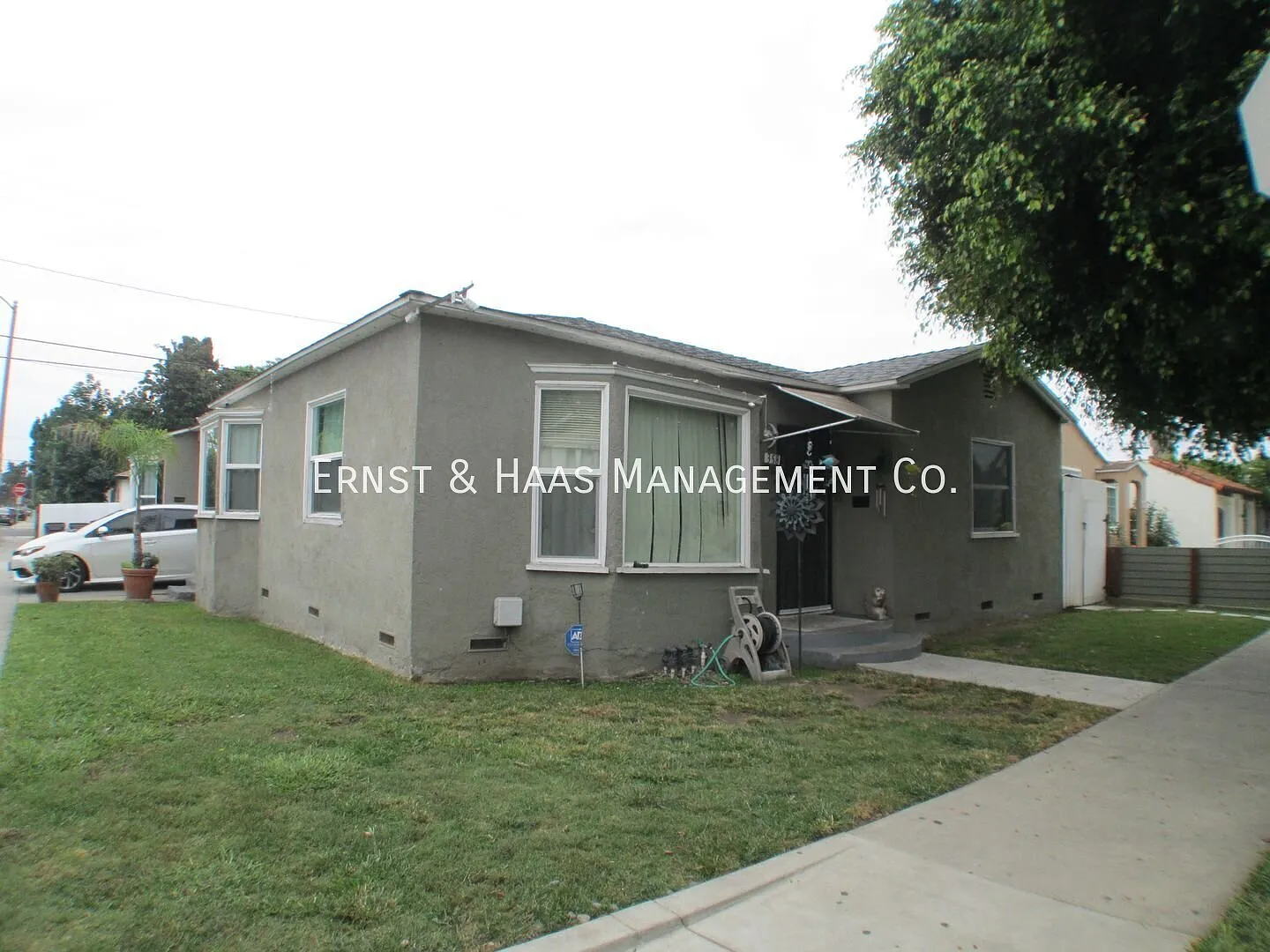 Front Duplex Home in North Long Beach Area! — Photo 1