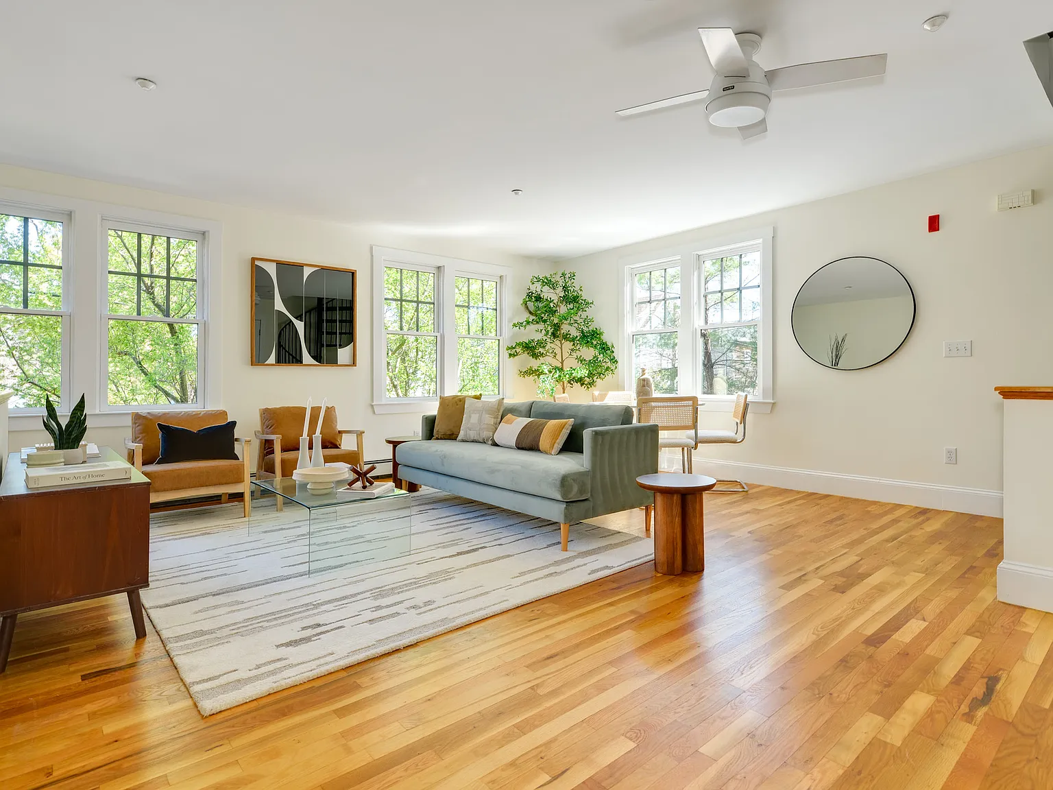 3 bed, 1.0 bath, 1083 sqft, $3,950 — Photo 2