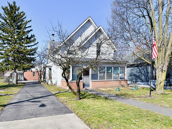 2nd image of 302 S Sherman Dr