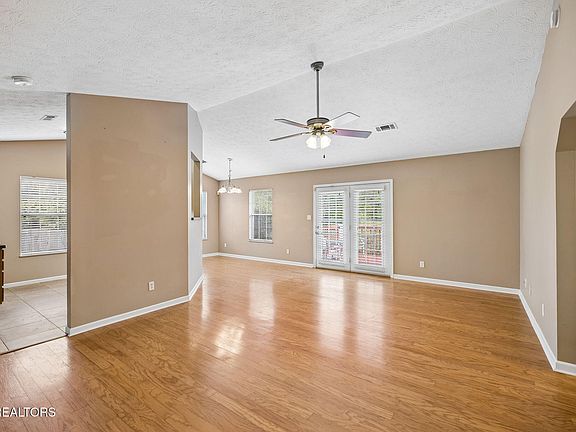 5th image of 7122 Majors Landing Ln