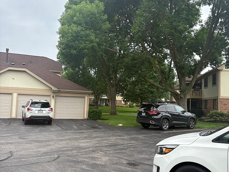 1056 Deerpath Ct — Photo 8
