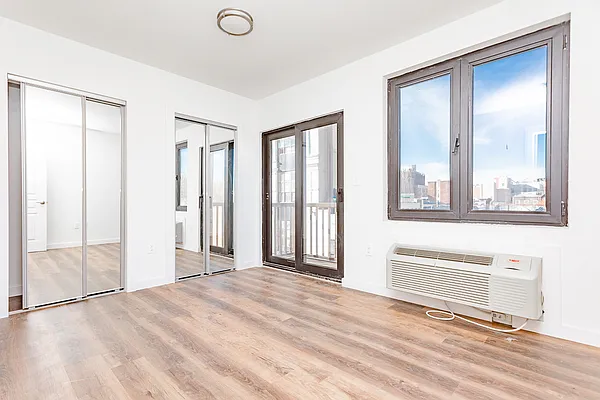 Rented by The InHouse Group | media 18