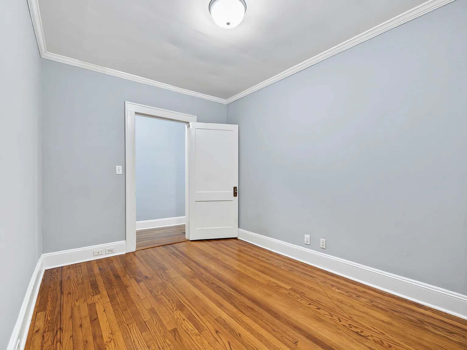 3 bed, 2016 sqft, $3,500 — Photo 3