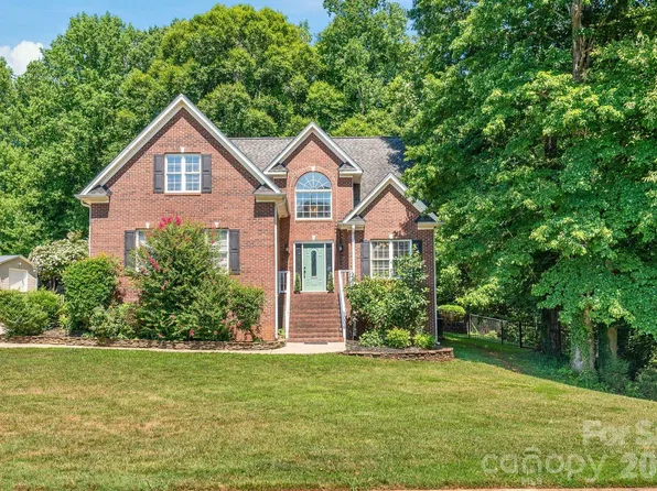 1006 Strawberry Ln, Gastonia, NC 28054
