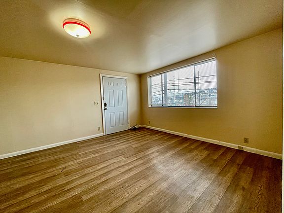 5th image of 1262 Eastlake Ave E APT 1