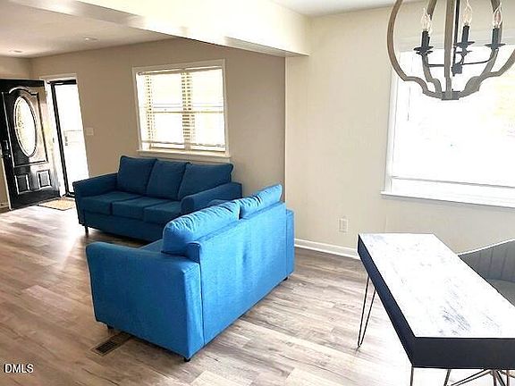 3rd image of 1009 Helms Pl