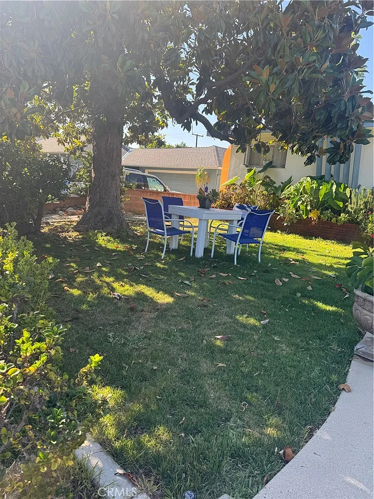 4 bed, 1685 sqft, $3,995 — Photo 2