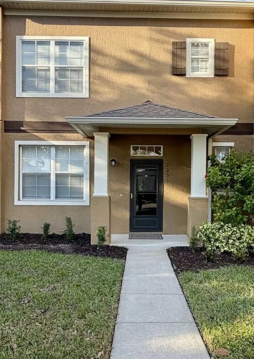 3 bed, 1377 sqft, $2,450 — Photo 1