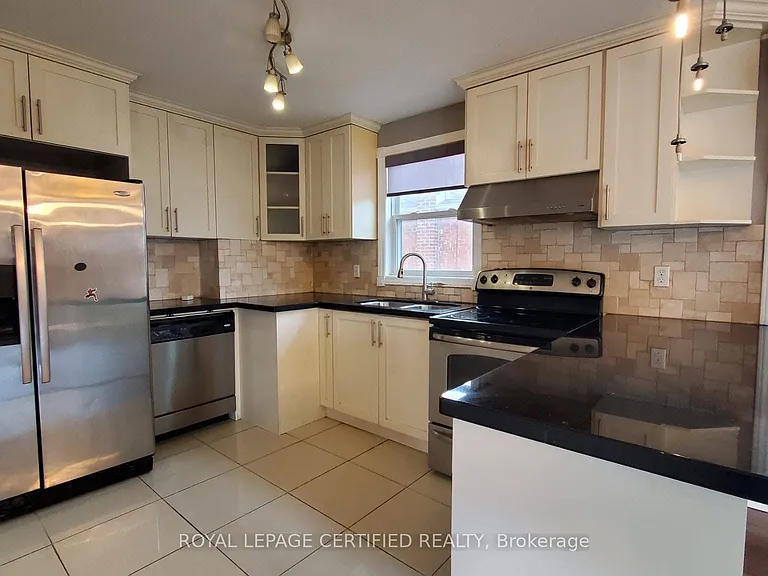 18 Maywood Park — Photo 3