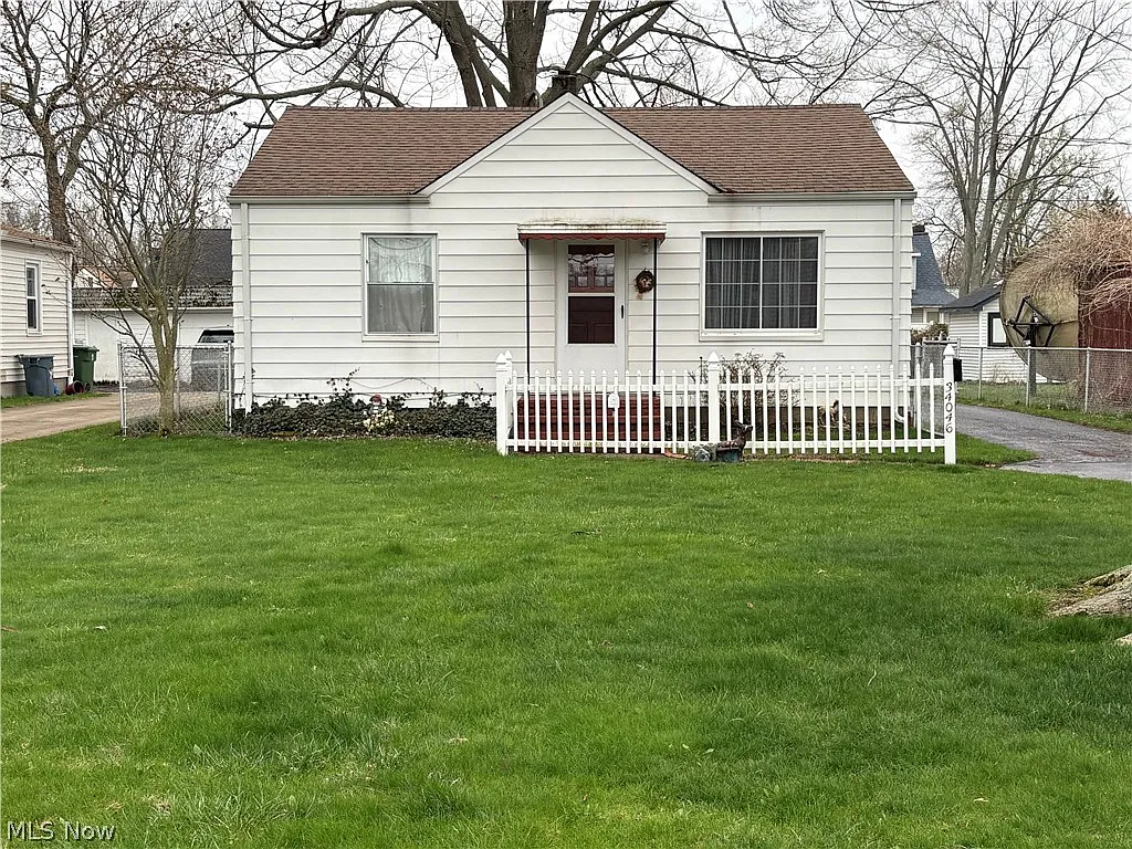 34046 Sylvia Dr photo 1
