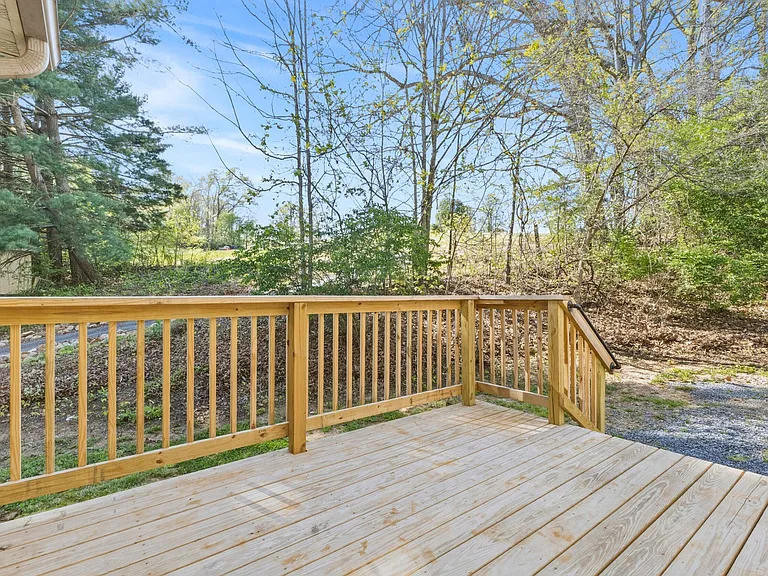 114 Sequoyah Dr — Photo 16