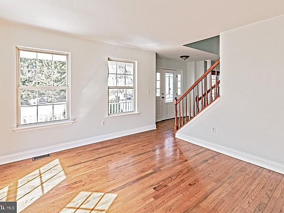 4th image of 338 Schafer Blvd