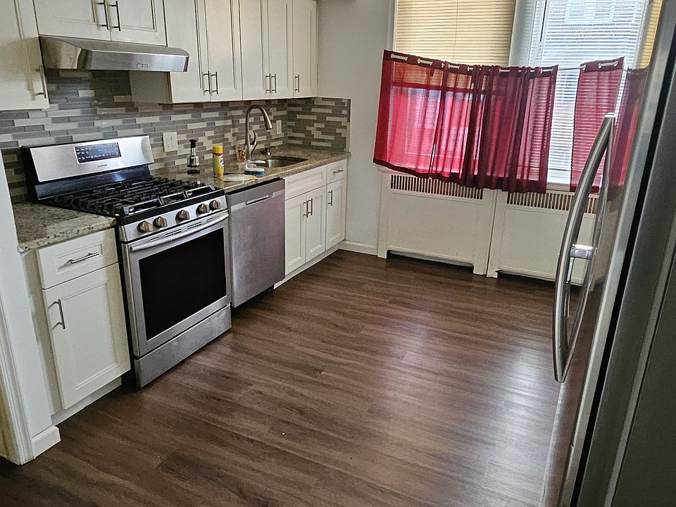 1st image of 3426 Oakmont St