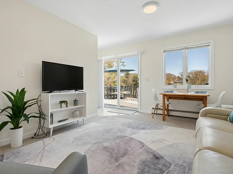 81B Jolicoeur Ave #B — Photo 9