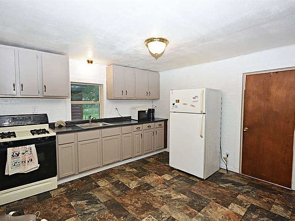 2nd image of 3242 Bildahl St