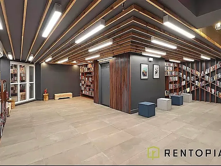 338 Evergreen Ave #302 — Photo 13
