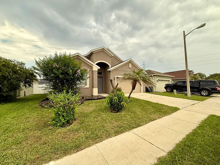 811 Krenson Woods Ln — Photo 2