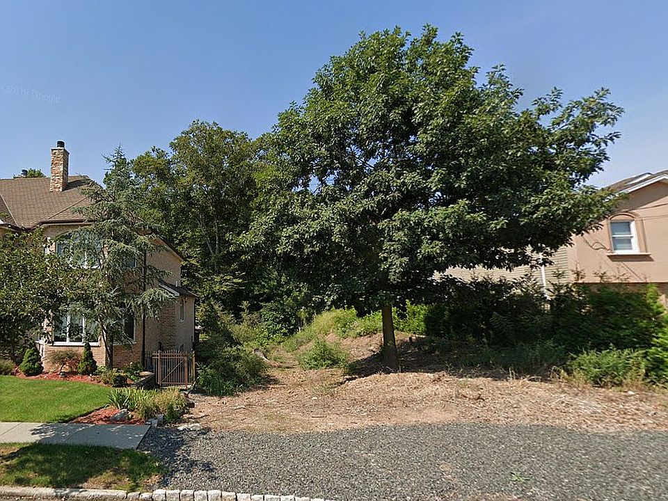 1st image of 115 Jansen St