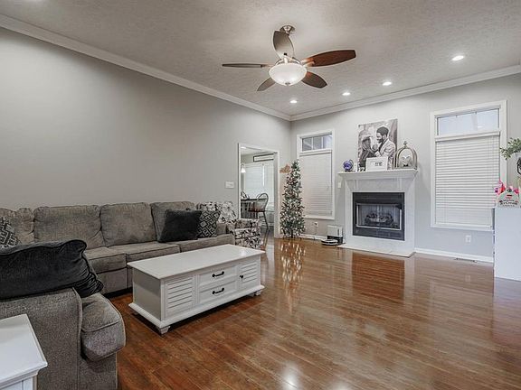 3rd image of 3827 Countryside Dr