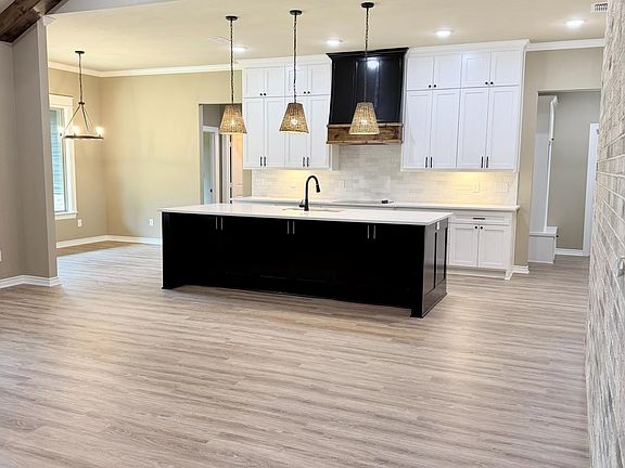 3rd image of 13836 Cedar Hl