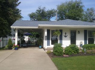 215 Ashland Ave, Huron, OH 44839
