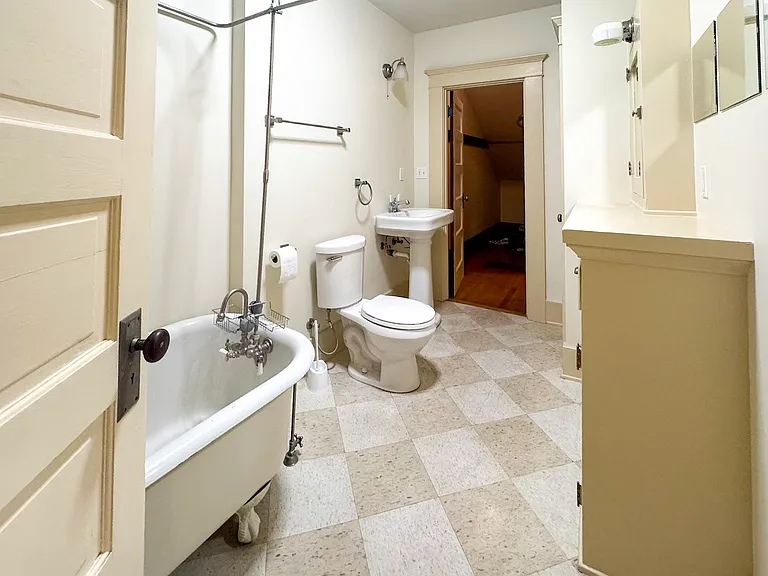 1123 Marion Ave — Photo 26