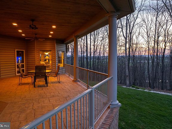 3rd image of 2368 Castlegreen Dr
