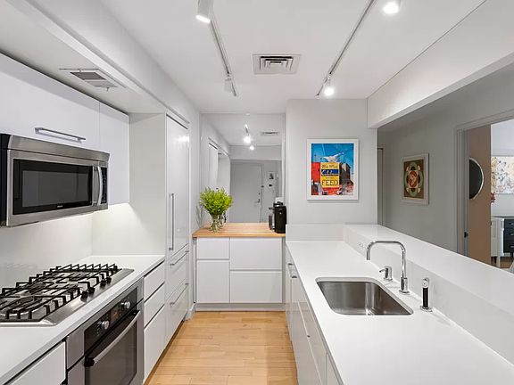 5th image of 50 Franklin St APT 11A