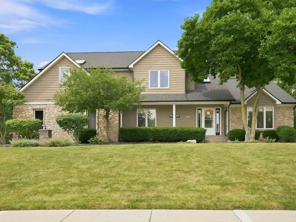 1817 Woodland Lake Pass, Fort Wayne, IN 46825
