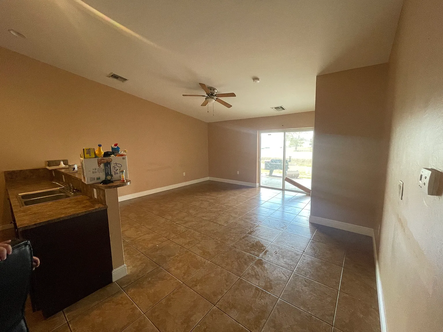 3 bed, 1200 sqft, $1,800 — Photo 2