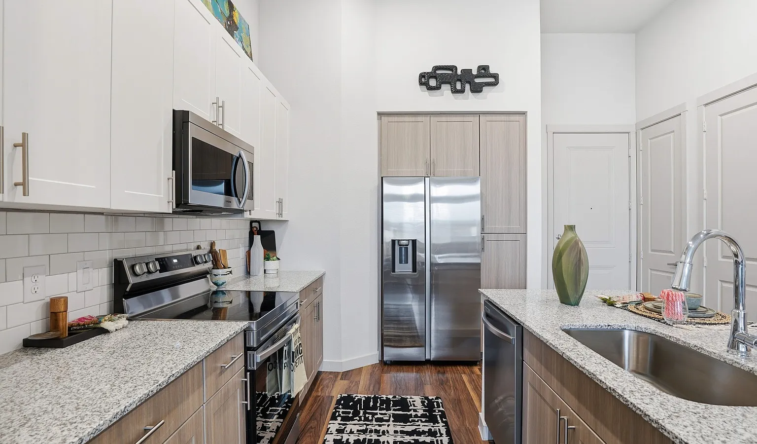 1 bed, 731 sqft, $1,350 — Photo 4